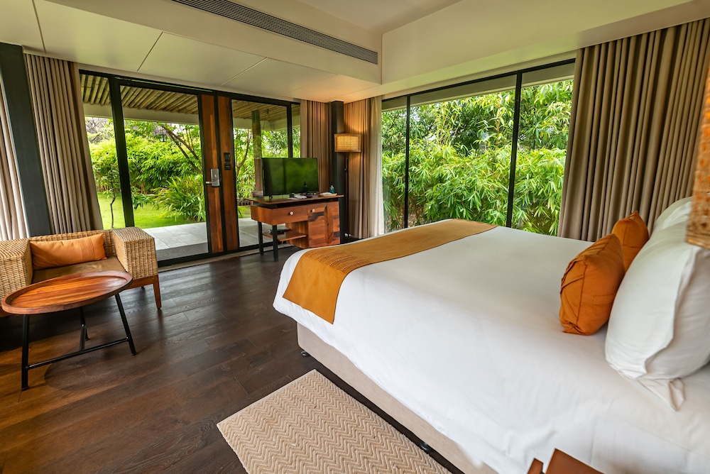 Woods, Studio, King Bed, Terrace