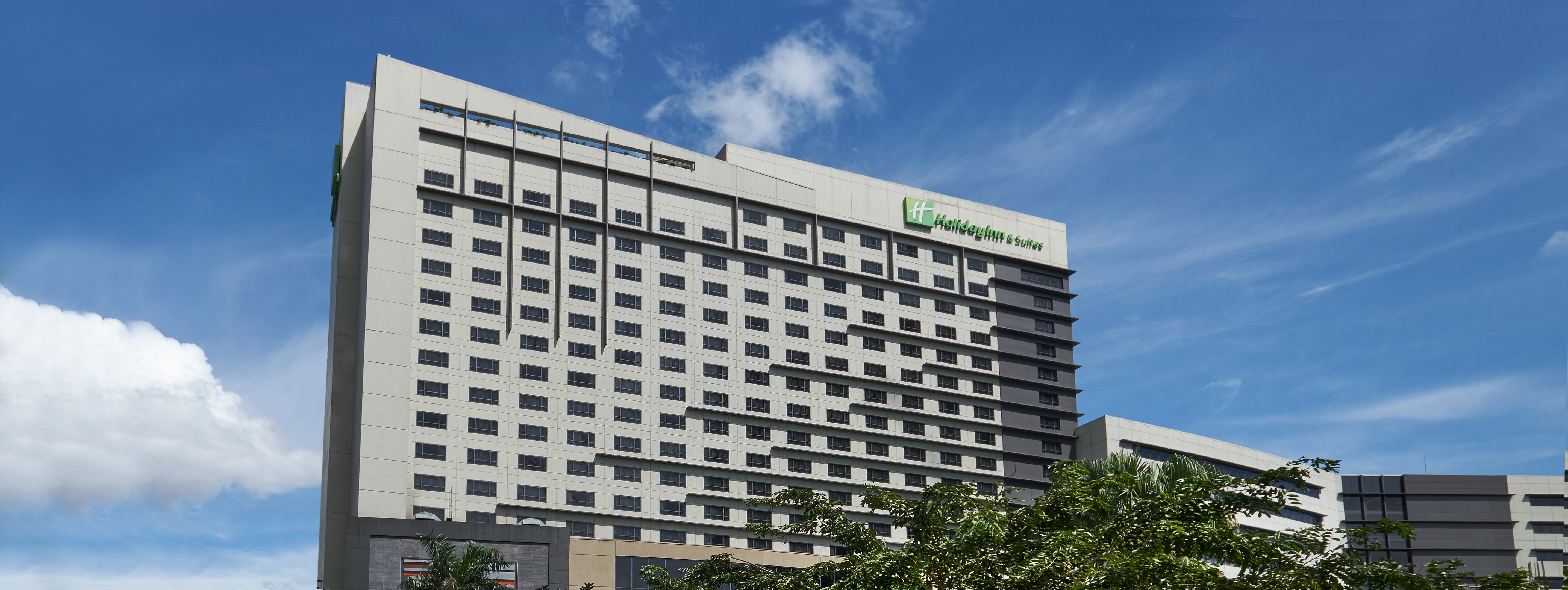 Holiday Inn & Suites Makati 2/75