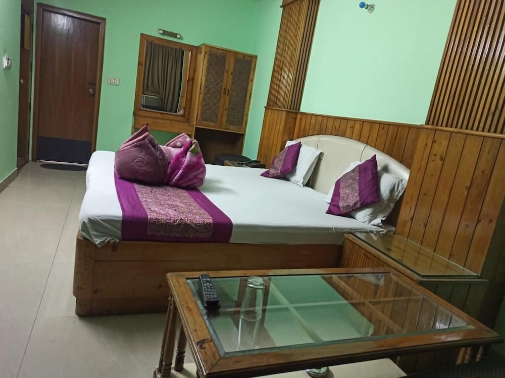 Hotel Delhi Regency 21/63