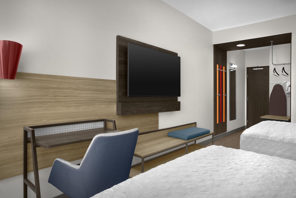 Tru by Hilton Midland East 33/39