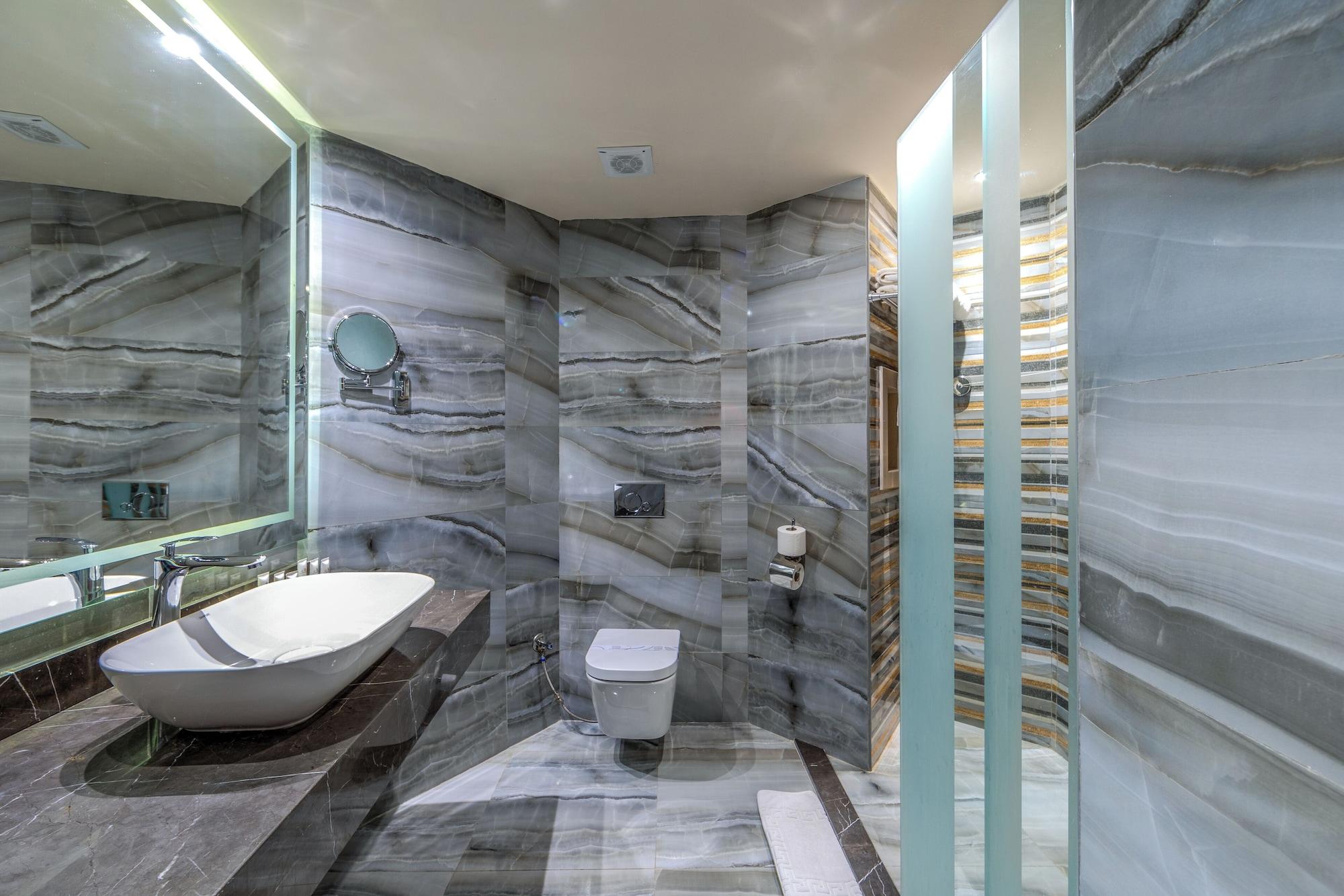 Royal, Suite