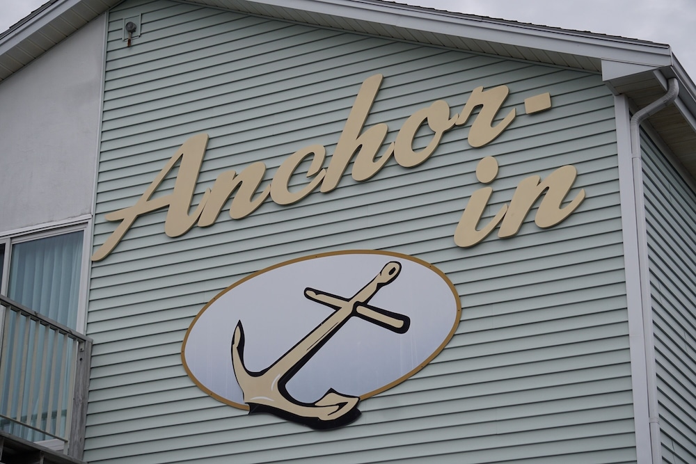 Anchor In Distinctive Waterfront Lodging 24/65