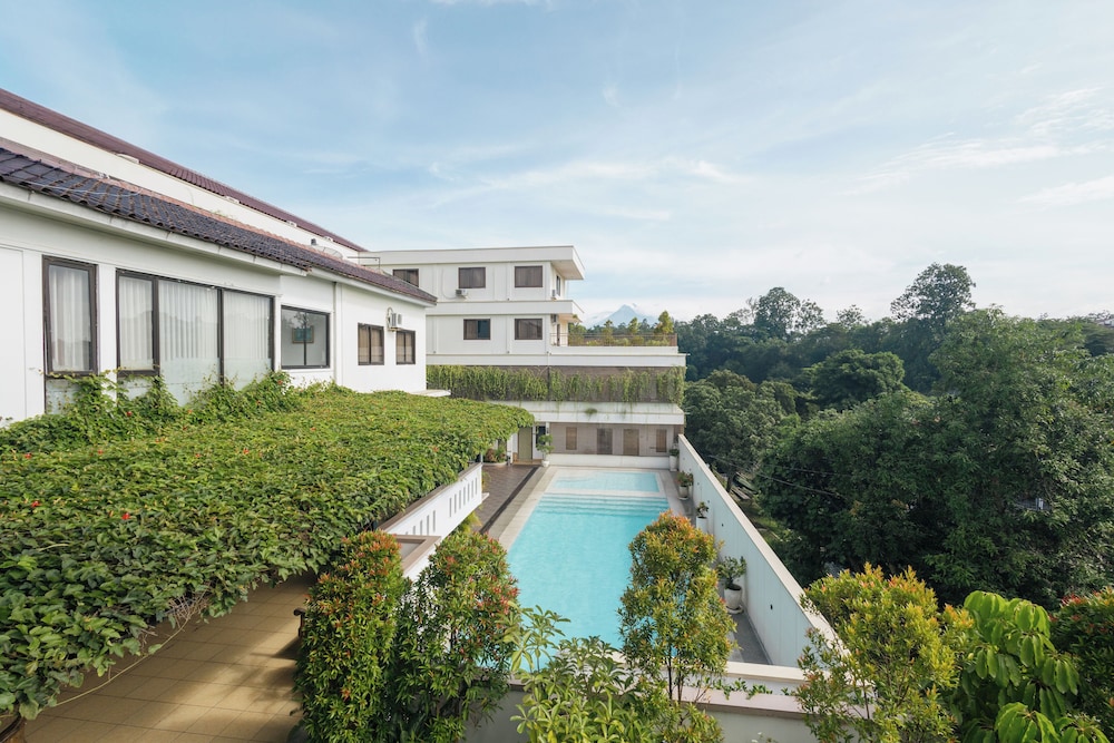 Front One Resort Yogyakarta 38/46