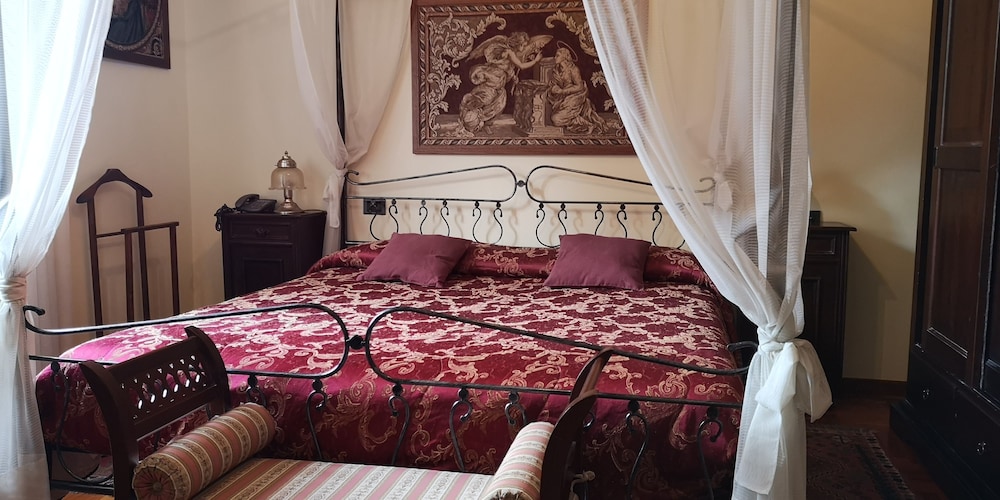Villa Sant' Uberto Country Inn 33/65