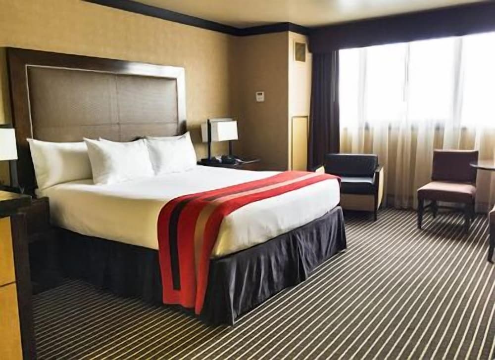 Tower, Deluxe, King Bed, Smoking