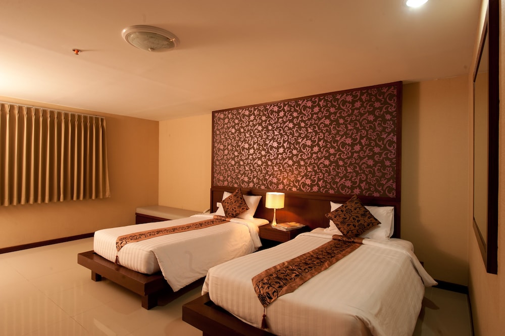 Convenient Grand Plus Hotel Suvarnabhumi 27/44