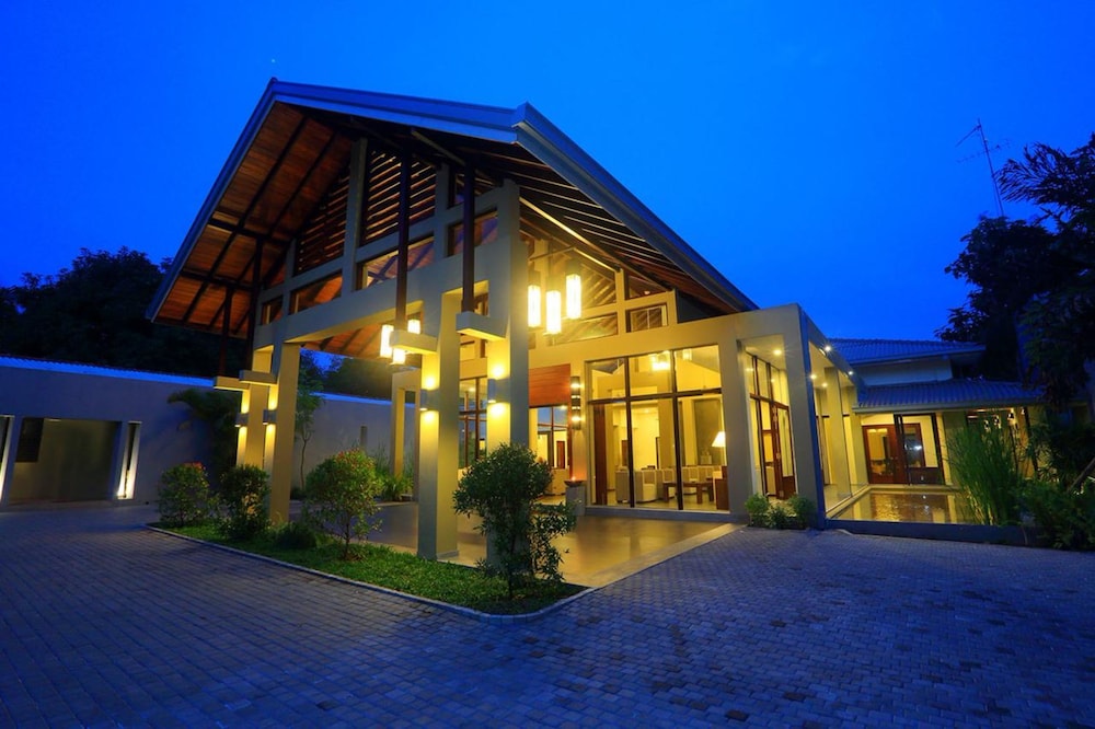 Chaarya Resort Spa By Chandrika 6/60
