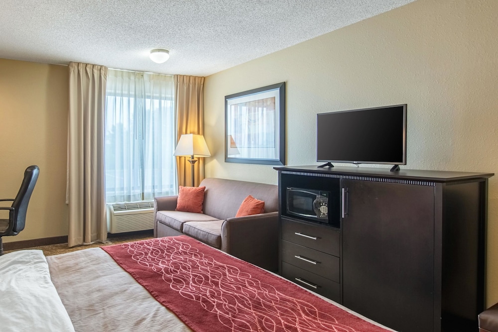 Comfort Inn Evansville East 12/41