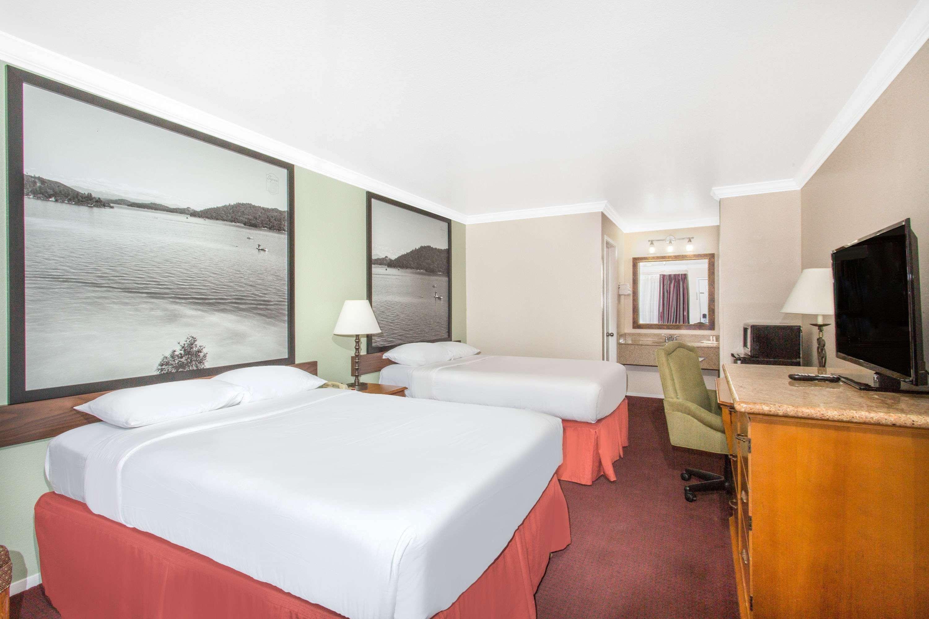 Upper Lake Inn & Suites 11/28
