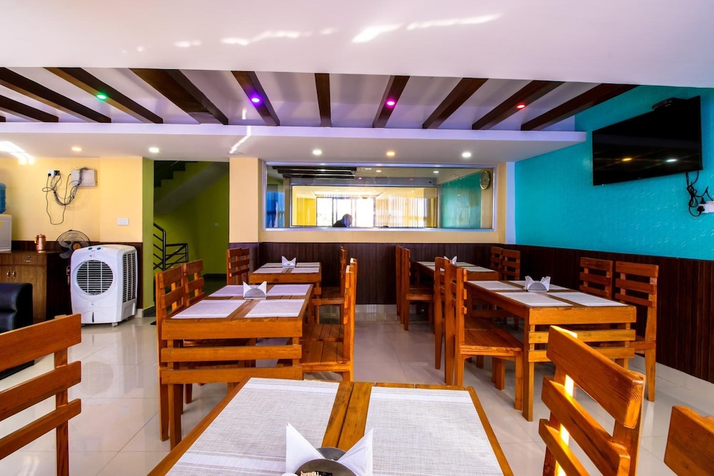 Everest Holiday Inn 26/28