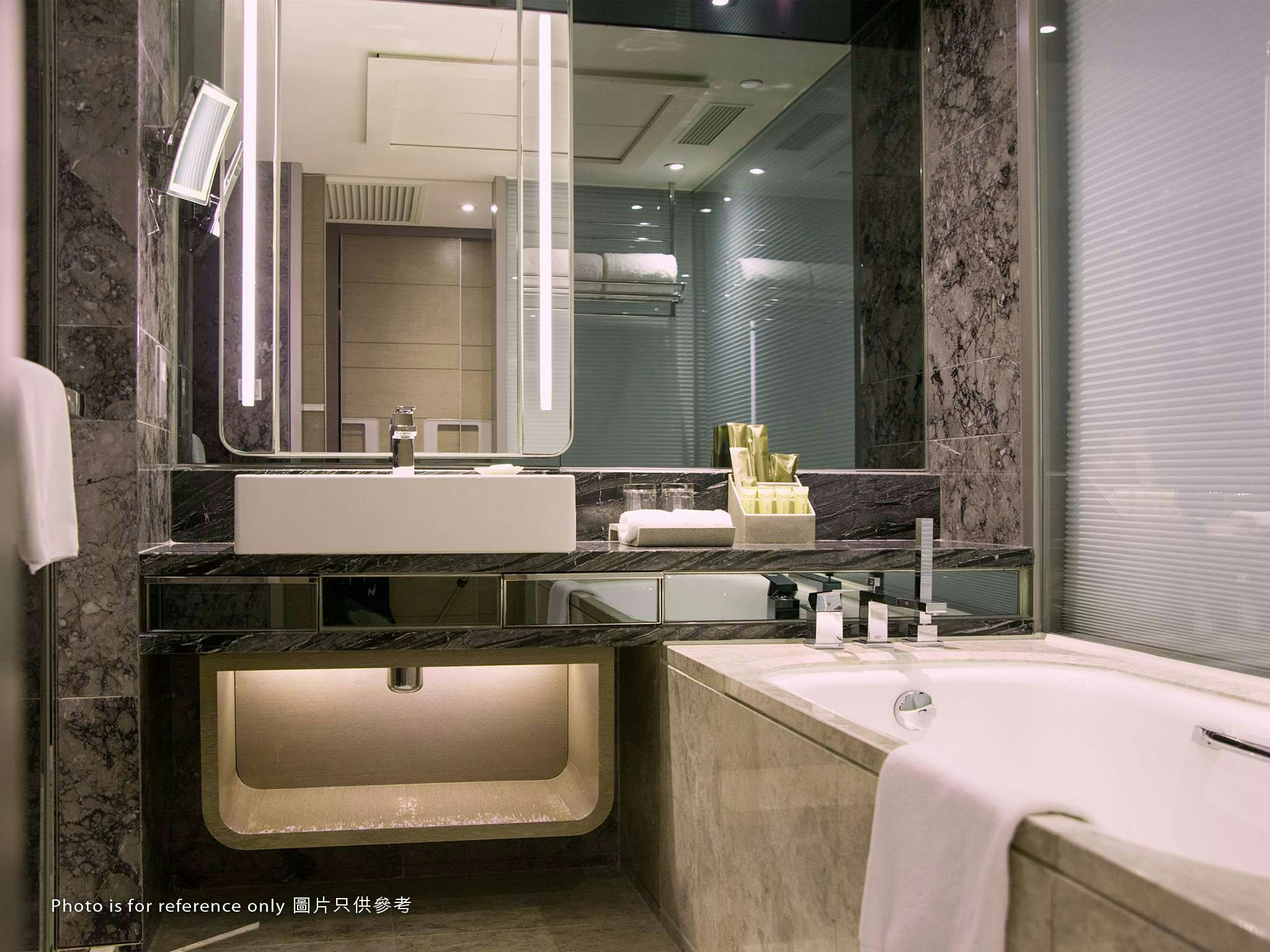 Royal Plaza Hotel Hong Kong 49/51