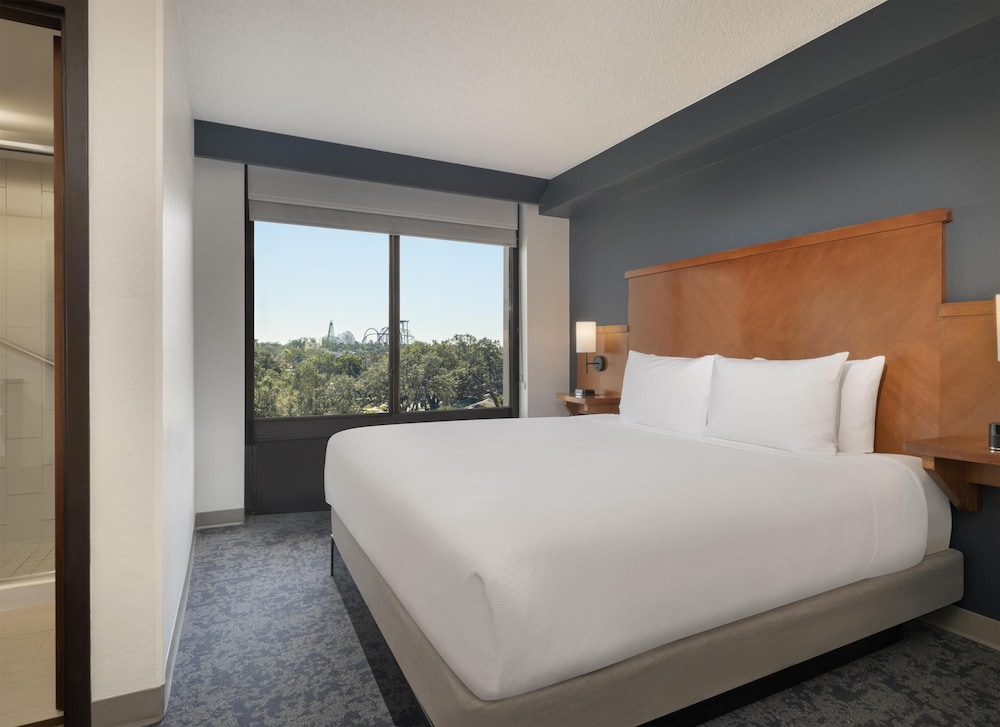 Specialty, King Bed