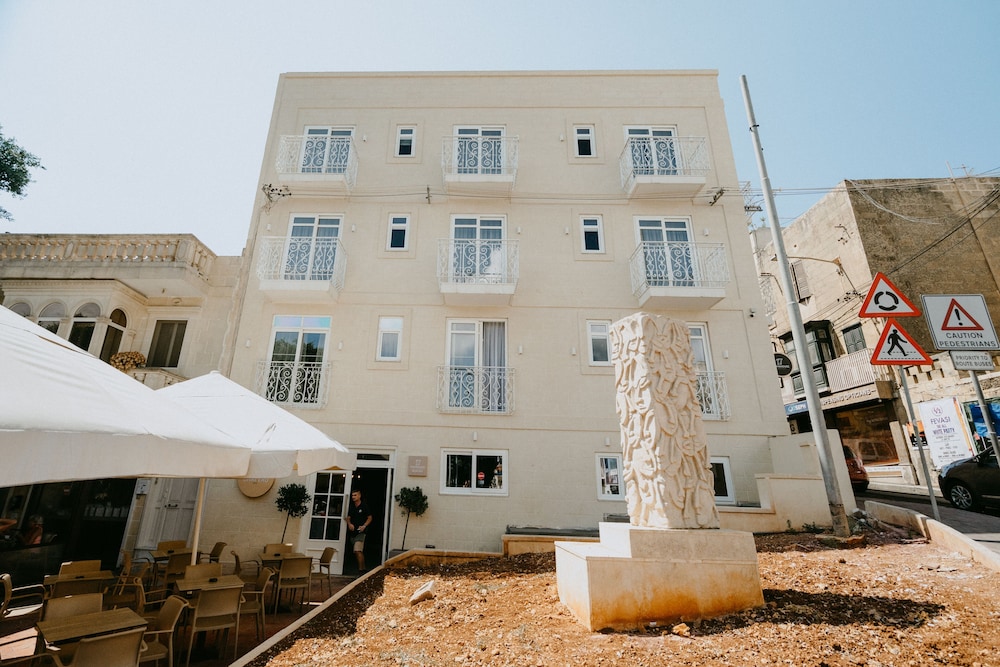TOWNHOUSE 17 7/58