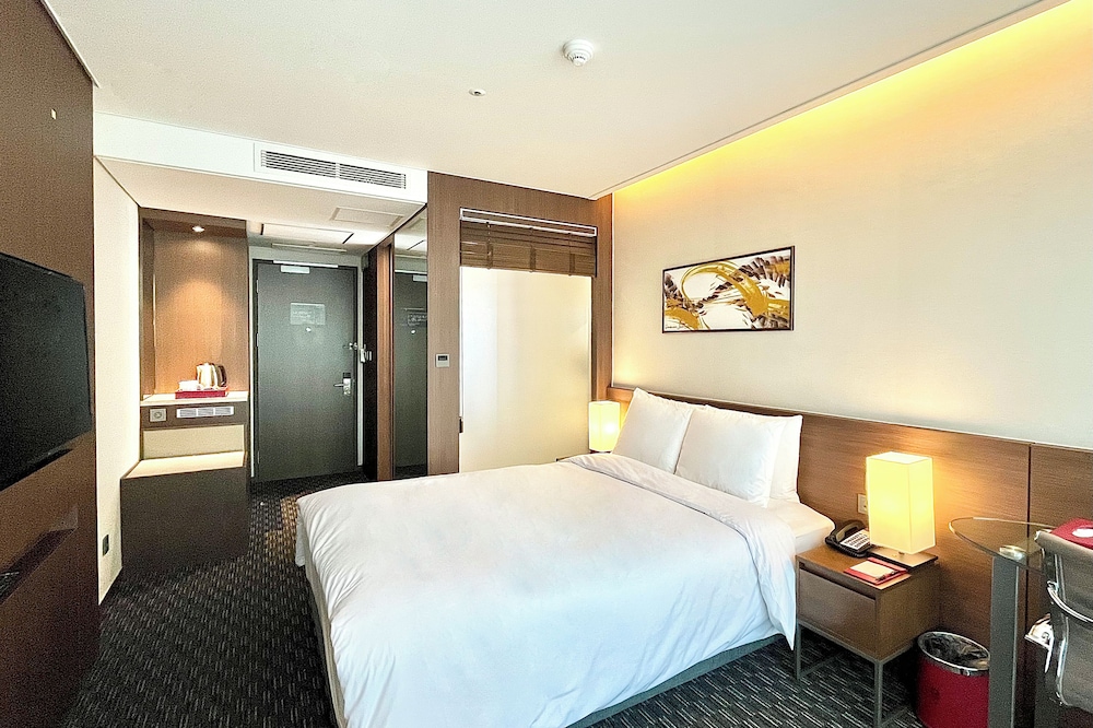 Premier, Double Bed, Accessible