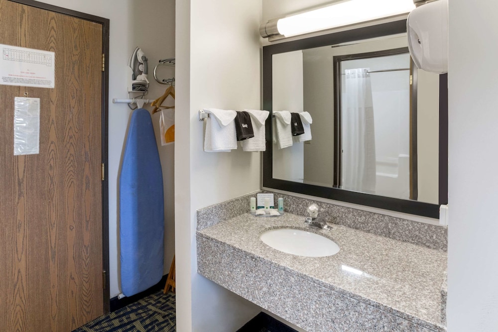 Quality Inn Rochelle IL 14/43