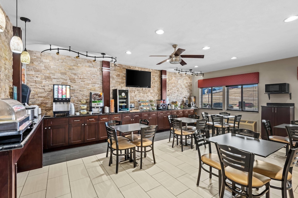 Quality Inn & Suites Des Moines Airport 34/50