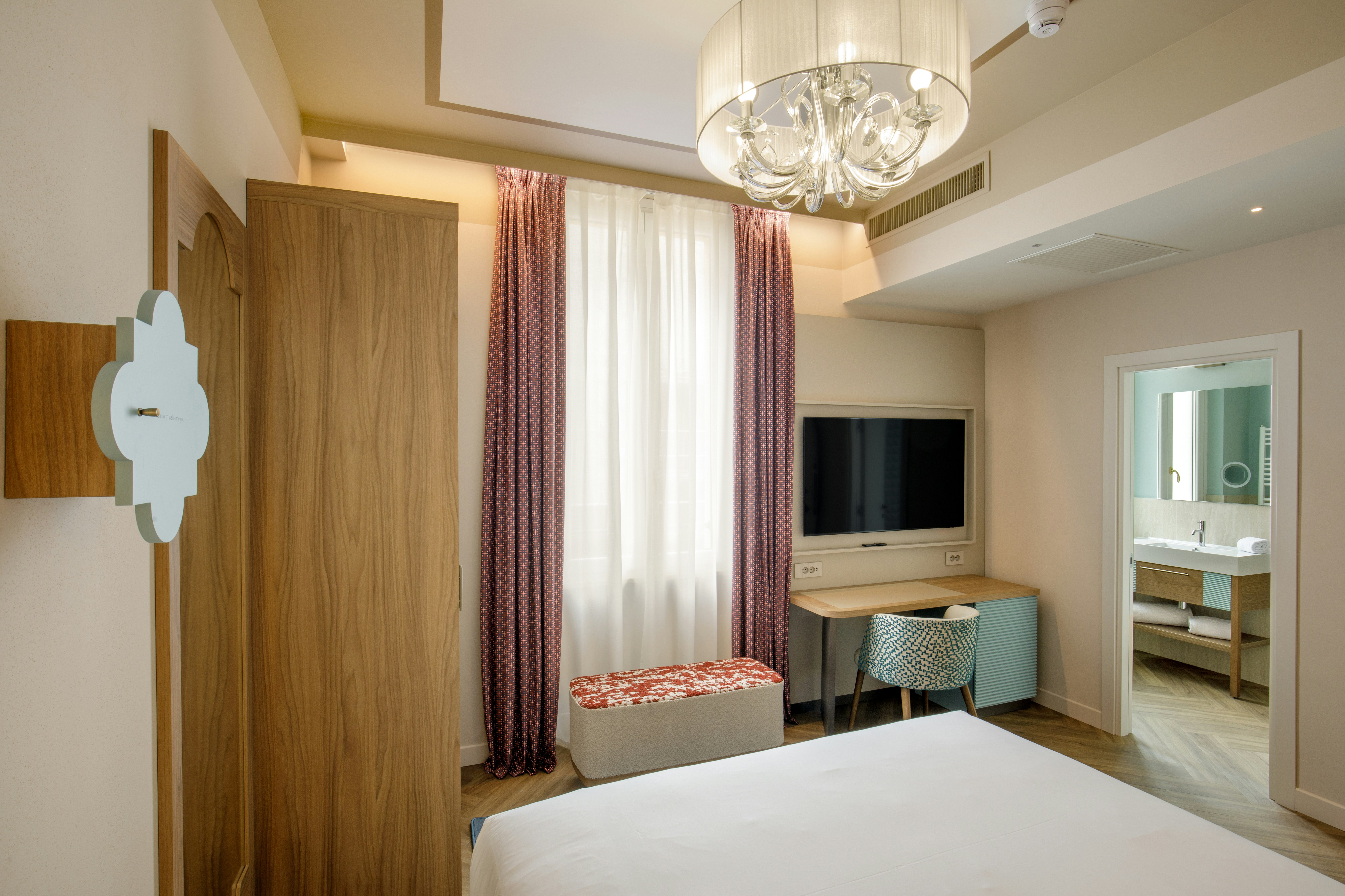 GUEST ROOM, QUEEN BED