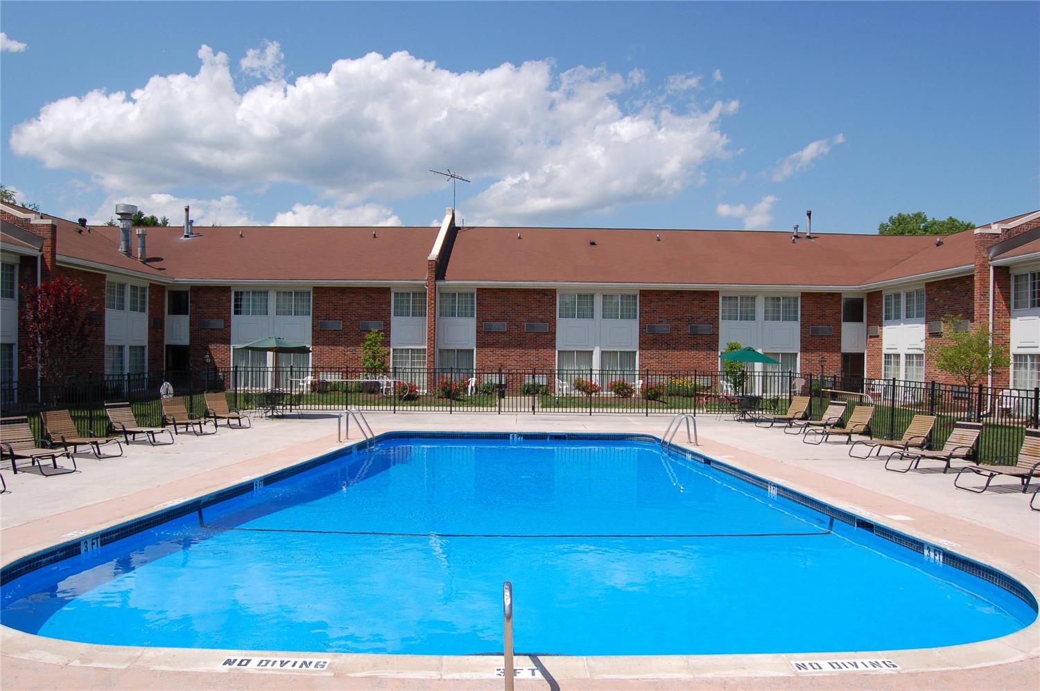 Rodeway Inn & Suites East Windsor CT 4/44