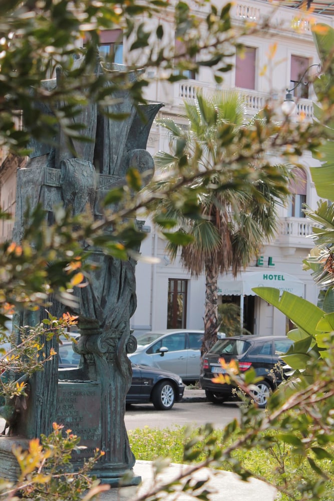 Lungomare Hotel 63/71