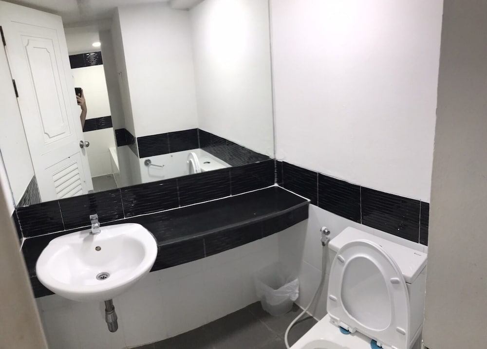 48 Ville Donmuang Airport 28/83