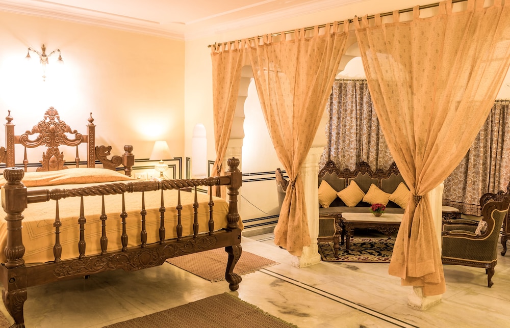 Mandawa Haveli 23/70
