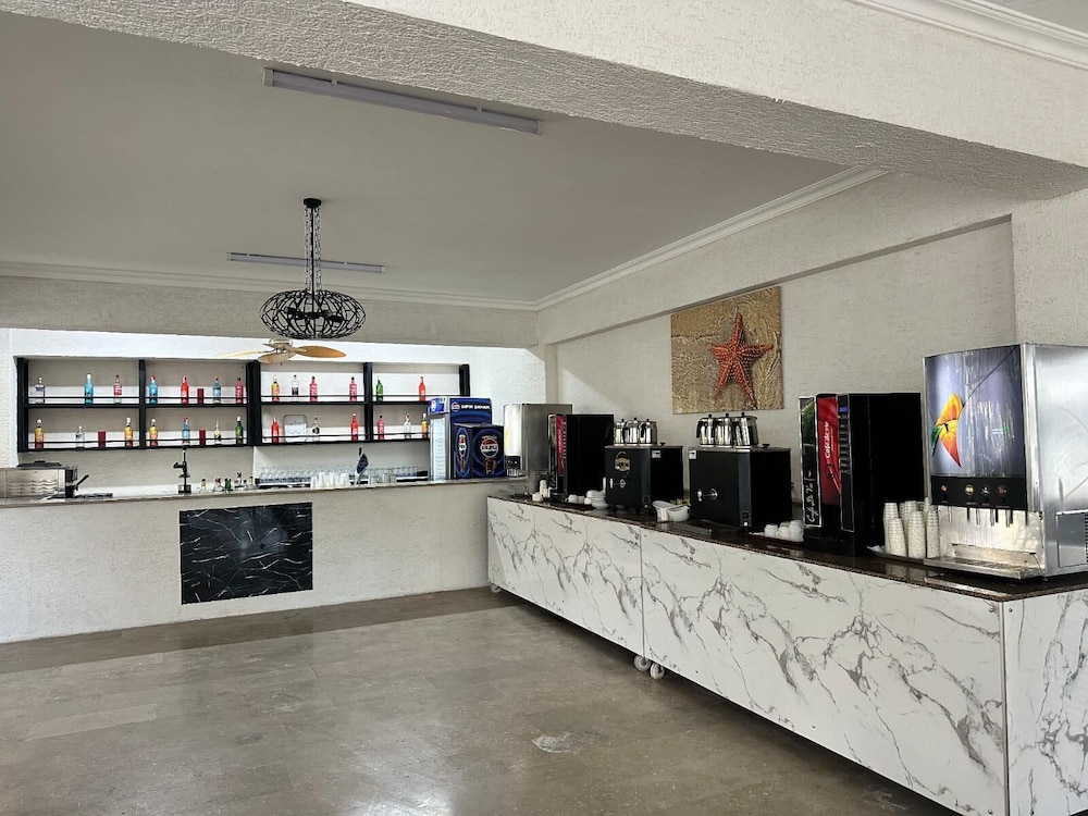 Larissa Inn 12/50