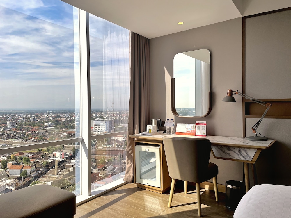 Swiss-Belhotel Solo 26/57