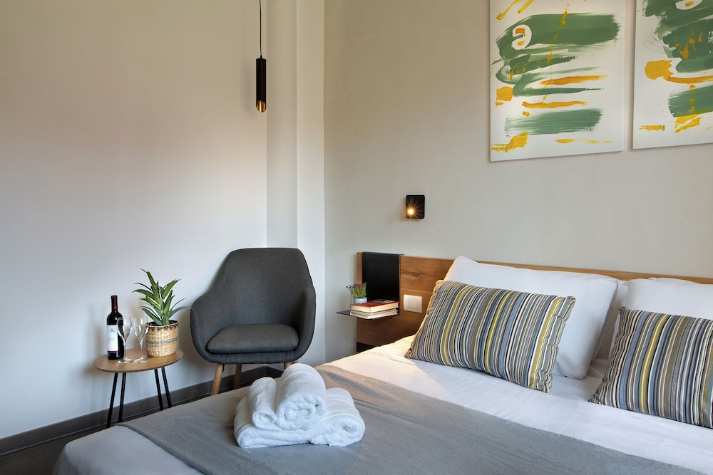 Mare Fuori Rooms 10/23
