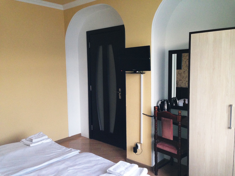 ISAKA HOTEL 16/74