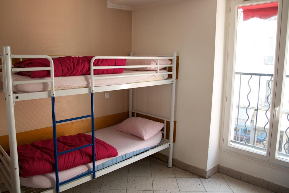 Auberge Internationale Des Jeunes 8/44