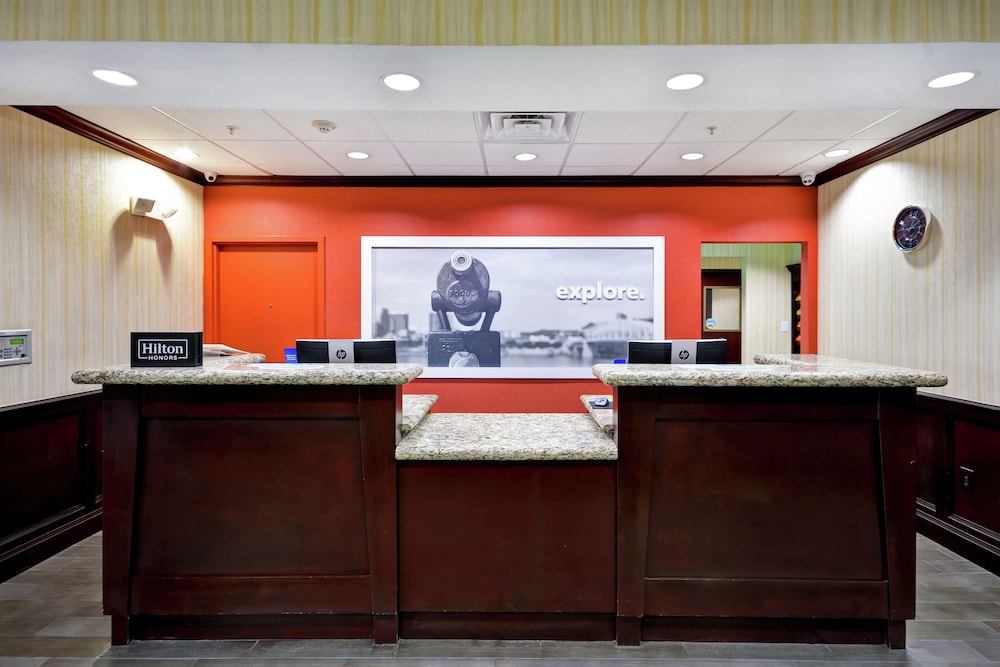 Hampton Inn & Suites San Antonio/Northeast I-35 8/52