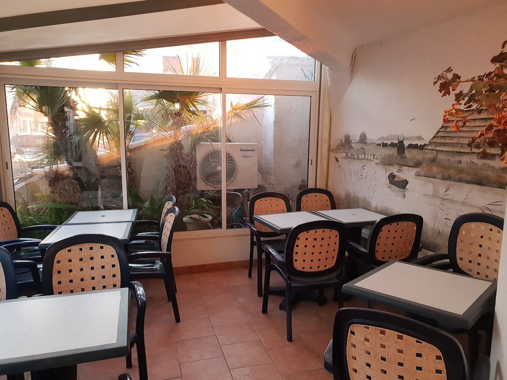 Hotel Les Palmiers En Camargue 39/50