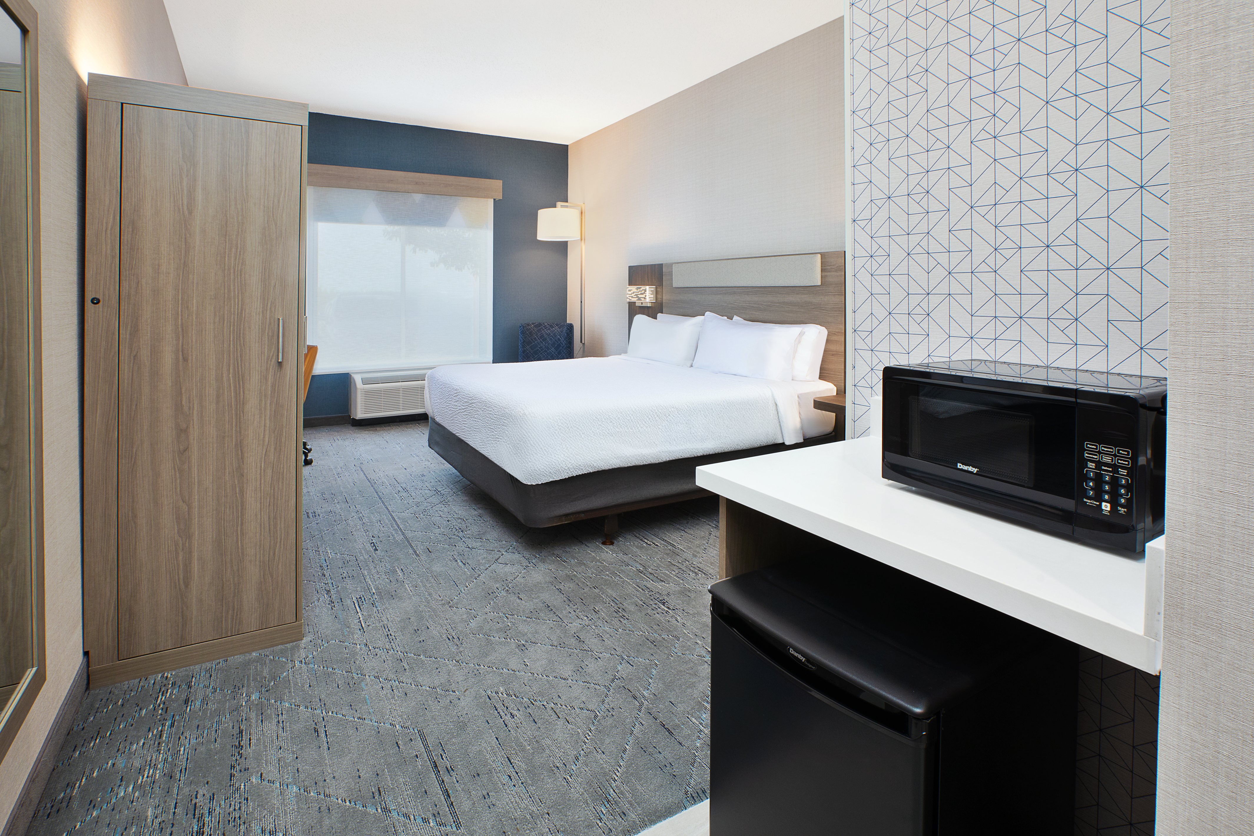 Holiday Inn Express Hotel Suites Youngstown N Warren Niles 19/79