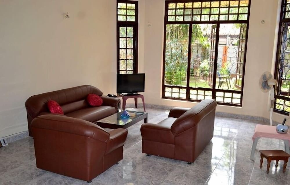 Sugandi Inn 19/40