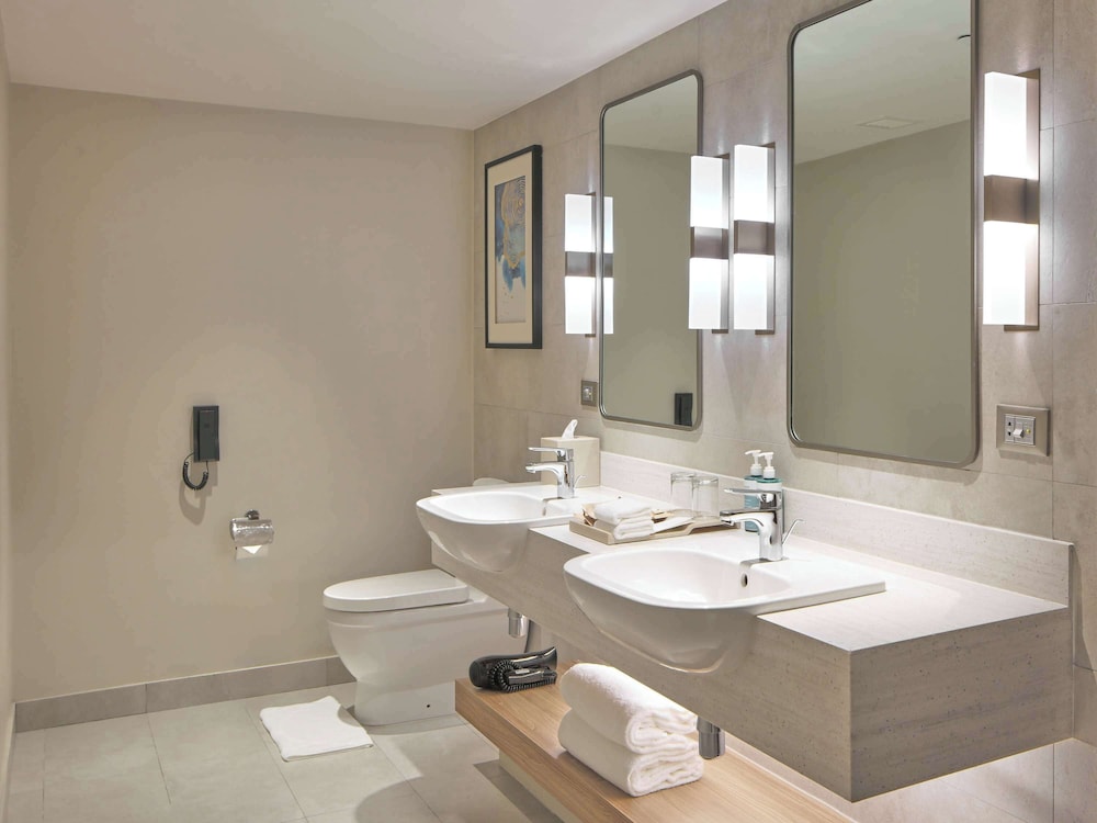 Novotel Suites Manila At Acqua 48/52