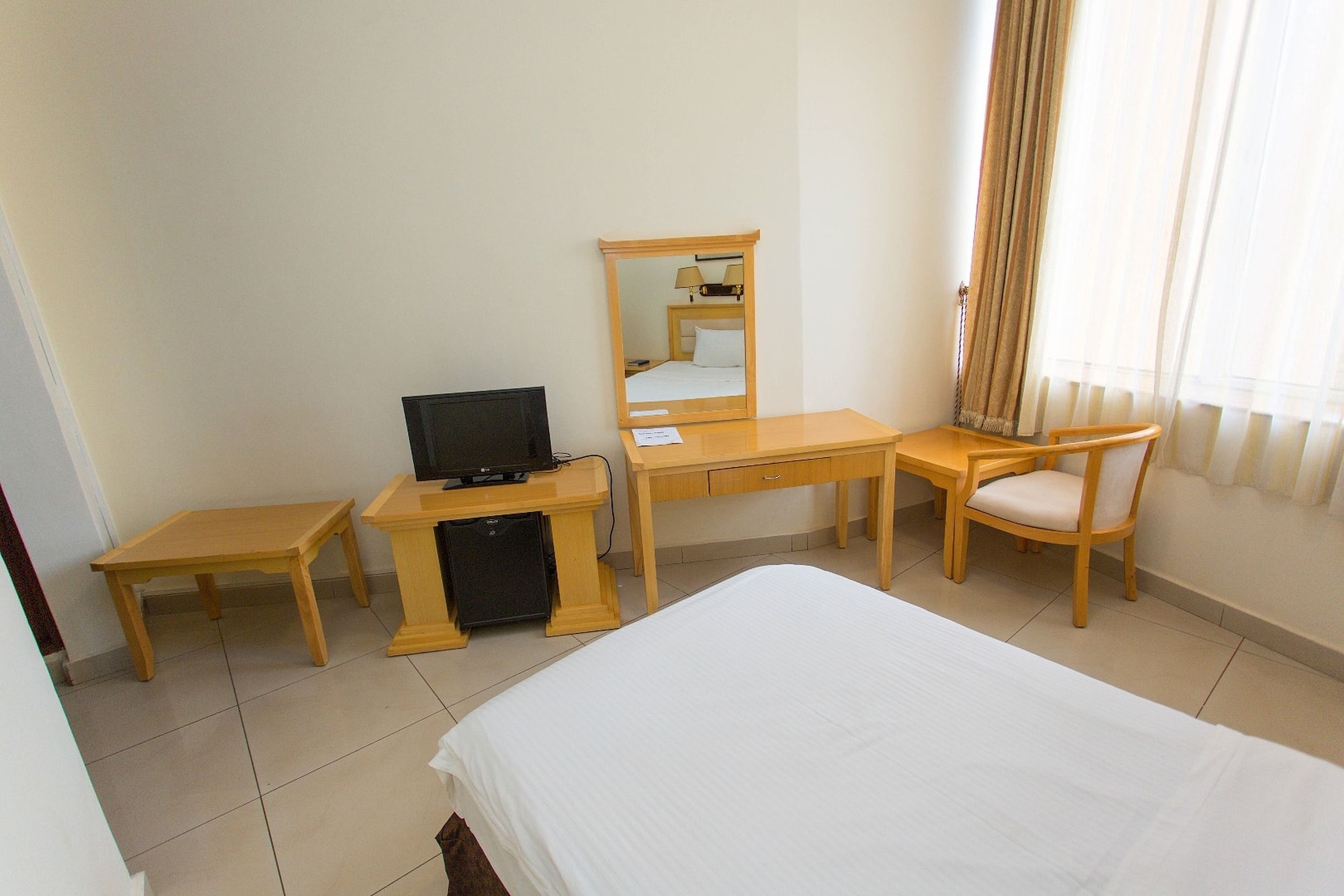 Deluxe, Single, Queen Bed, Civitas Hotel 3/6
