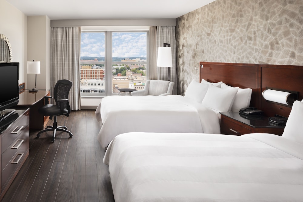 room, 2 double beds, city view