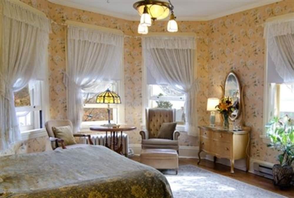 Old Rittenhouse Inn 15/50