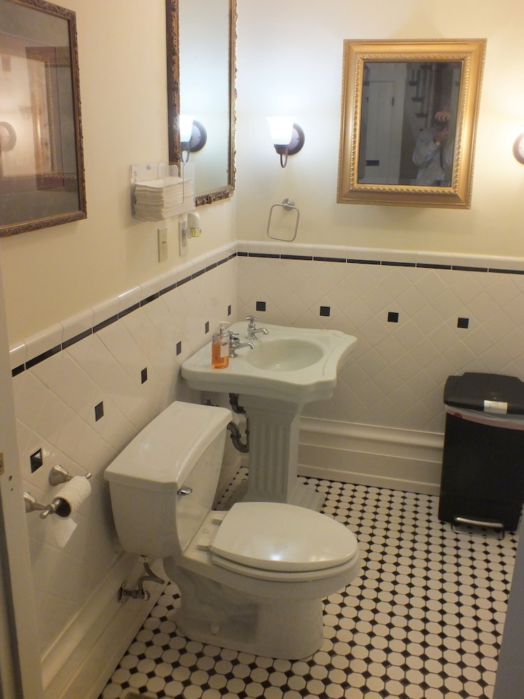 The Pepin Mansion Historic B&B 48/50