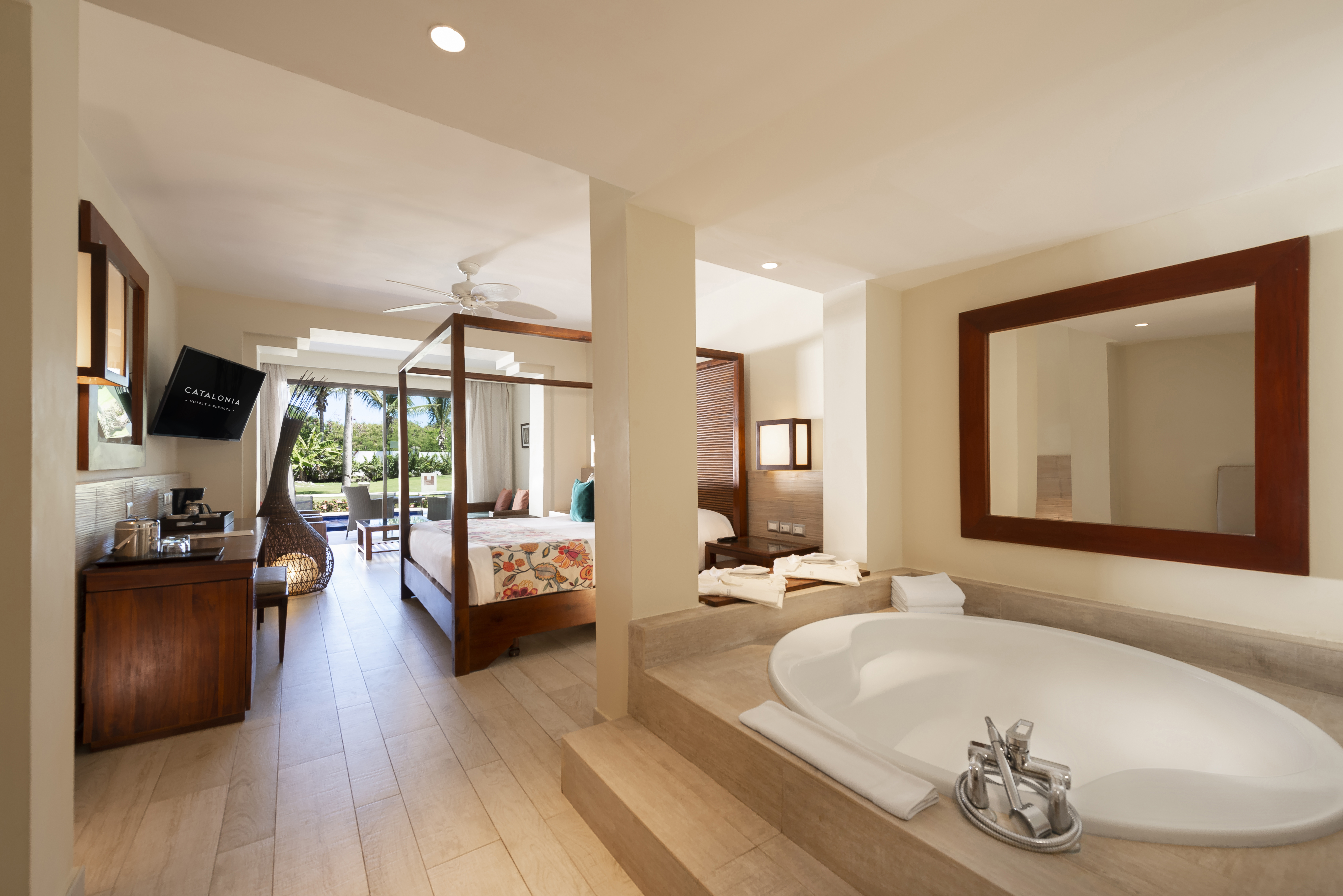 Deluxe, Privilege, with Pool