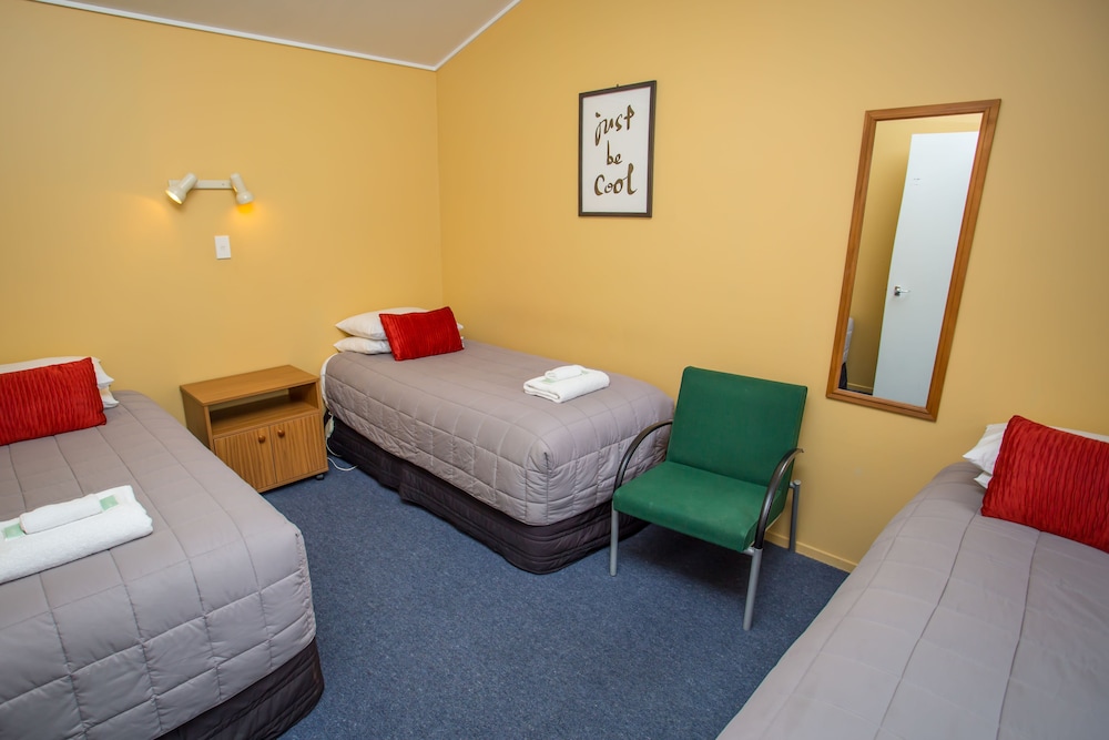 Homestead Lodge Motel 12/50