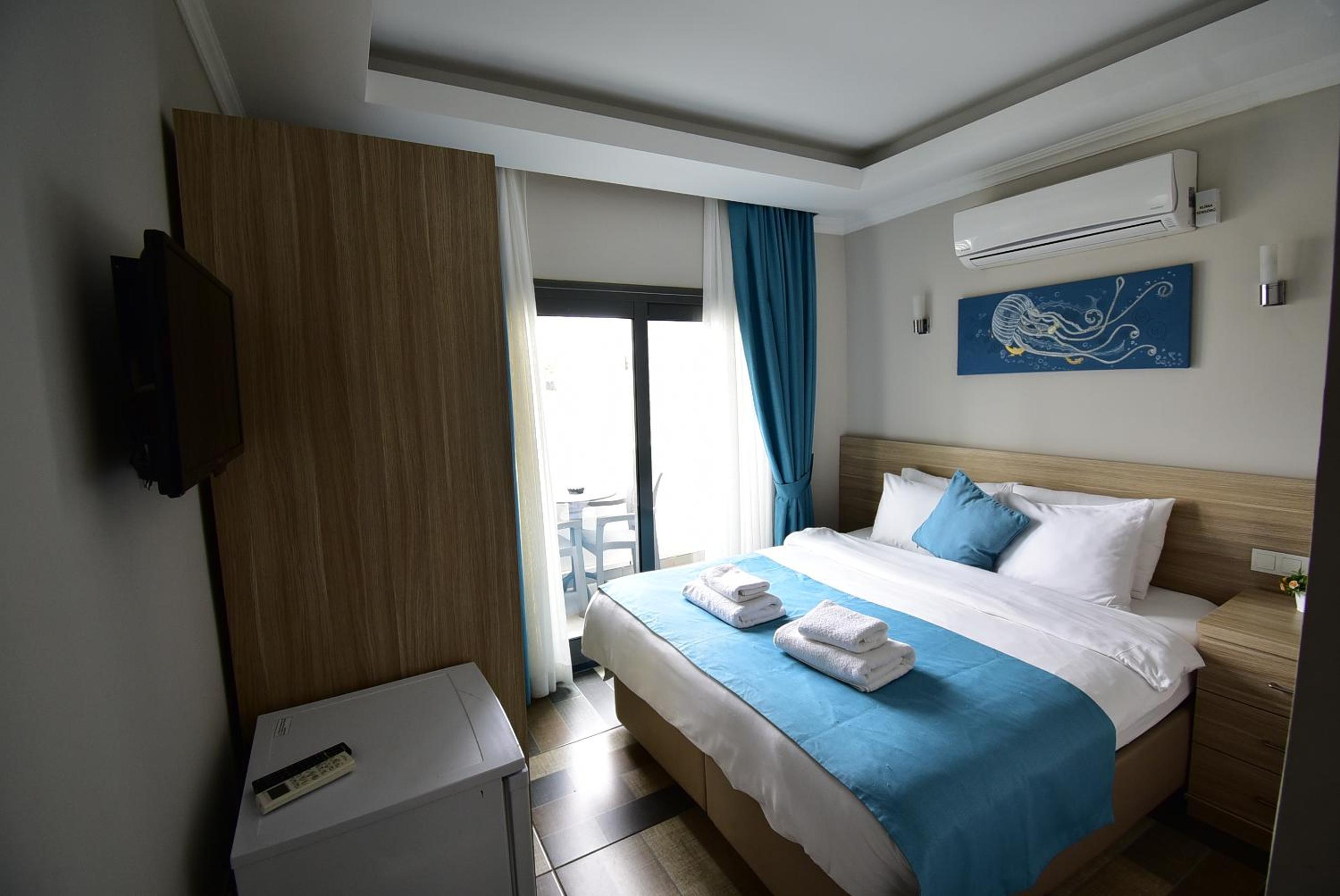 غرفة بسرير مزدوج بشرفة، M Suite Hotel 4/10