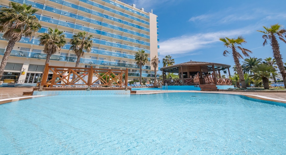 Golden Taurus Park Resort in PINEDA DE MAR