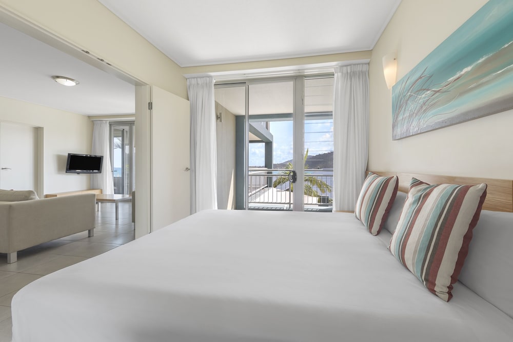3 BEDROOMS, APARTMENT