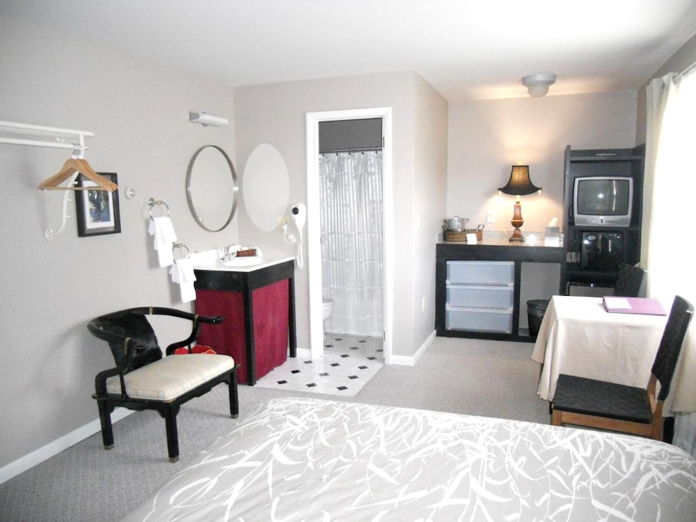 Vinehurst Inn And Suites 34/58