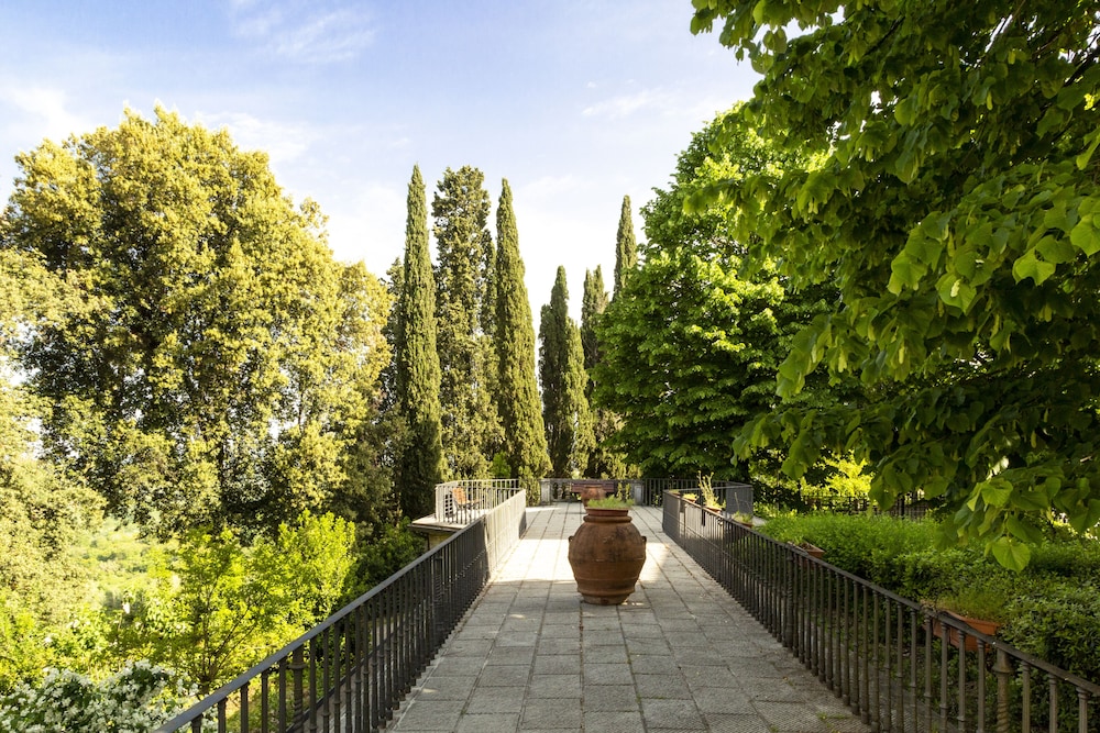 Villa Montarioso 59/67