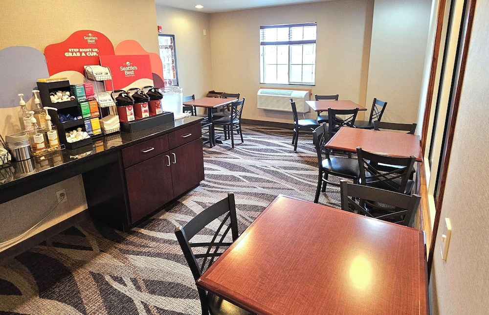 Cobblestone Inn & Suites - Clintonville 34/50