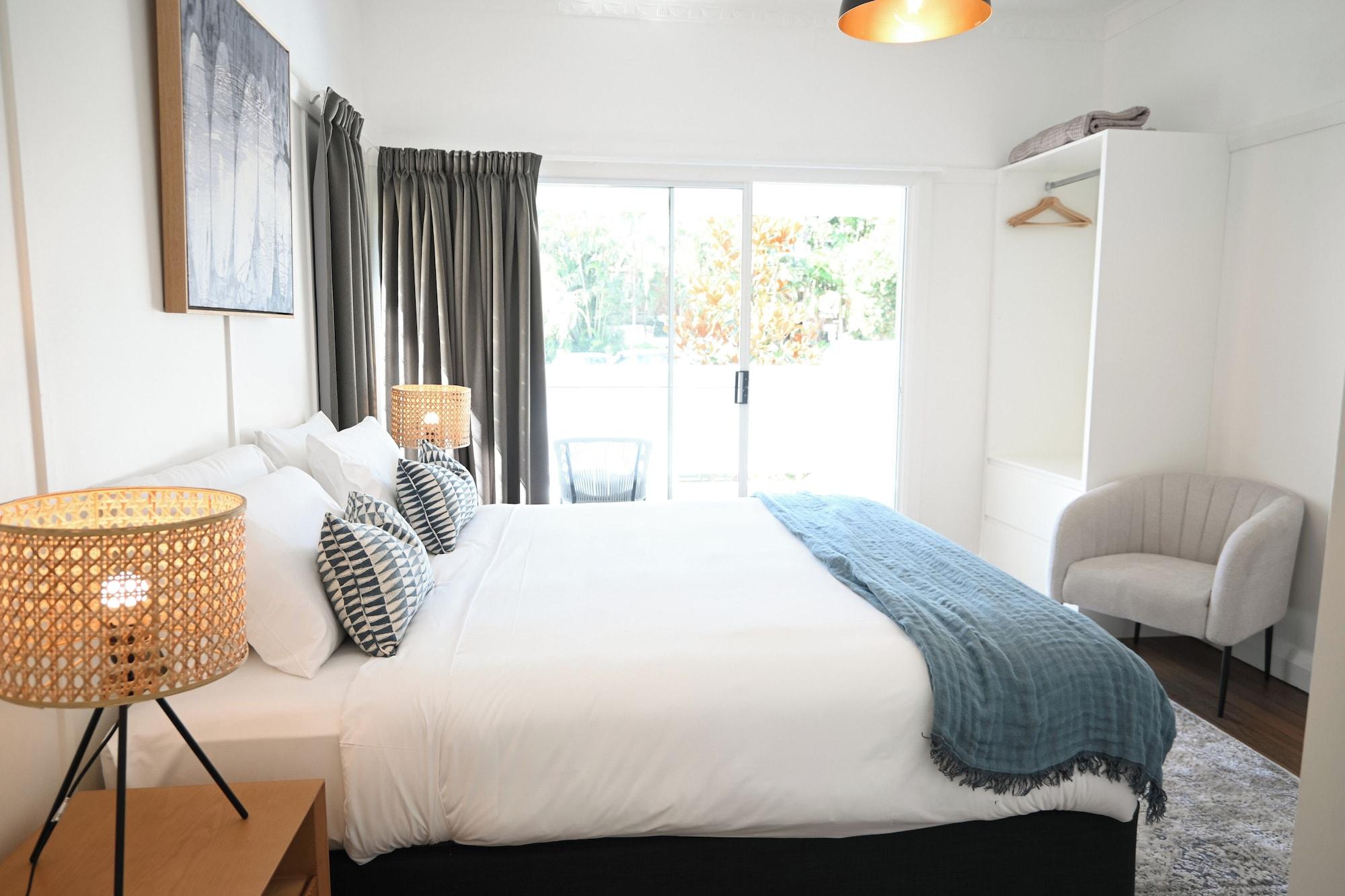 Deluxe, Town House