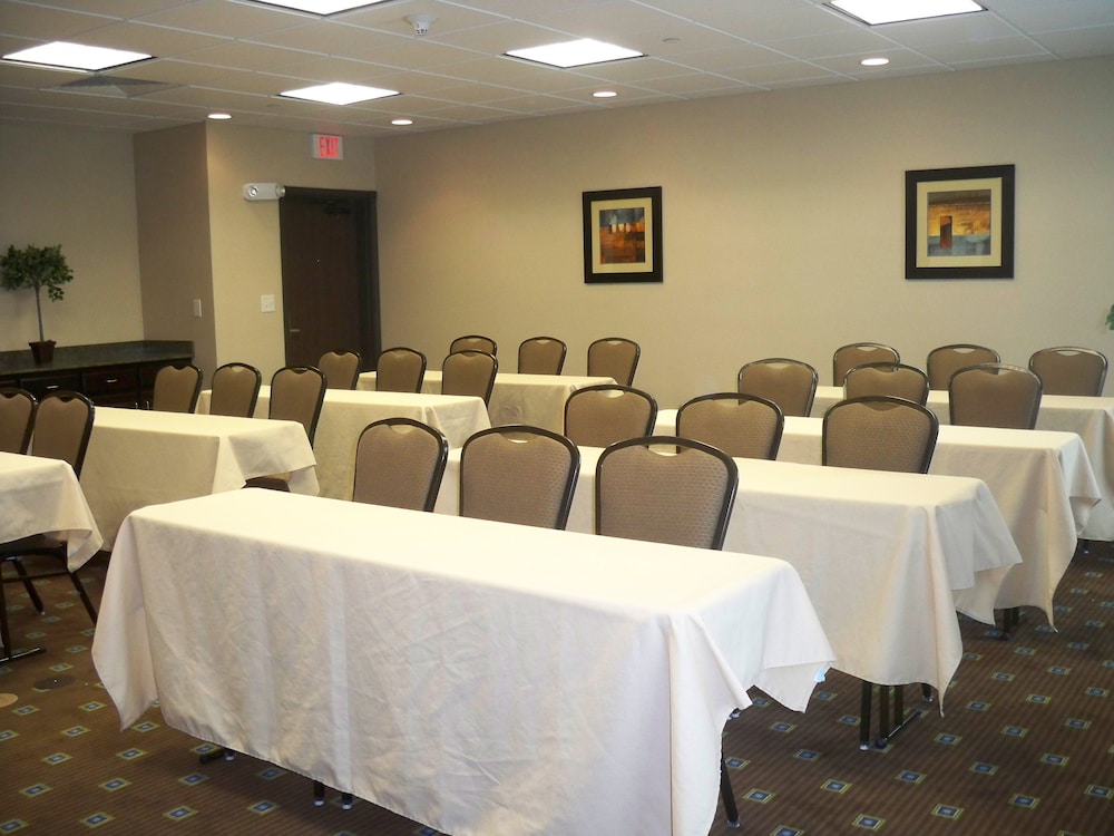 Holiday Inn Express Hotel And Suites Omaha I 80 50/53