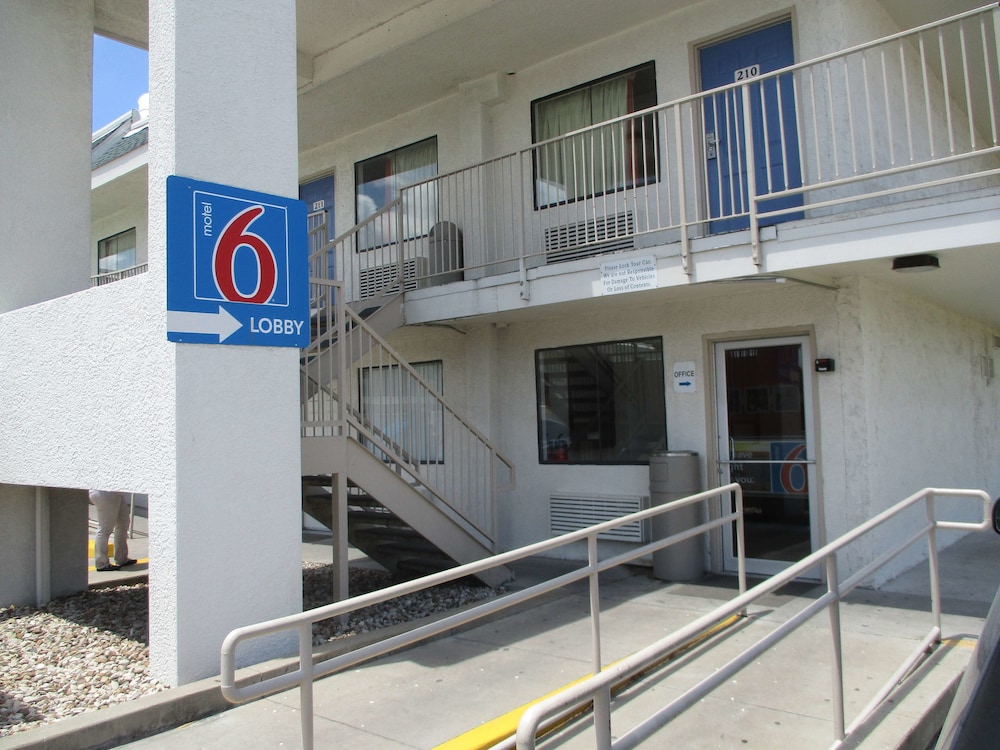 Motel6 Austin, TX 10/51